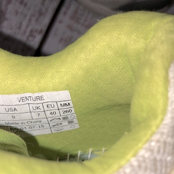 Vionic sneakers size 9 - Picture 9 of 10